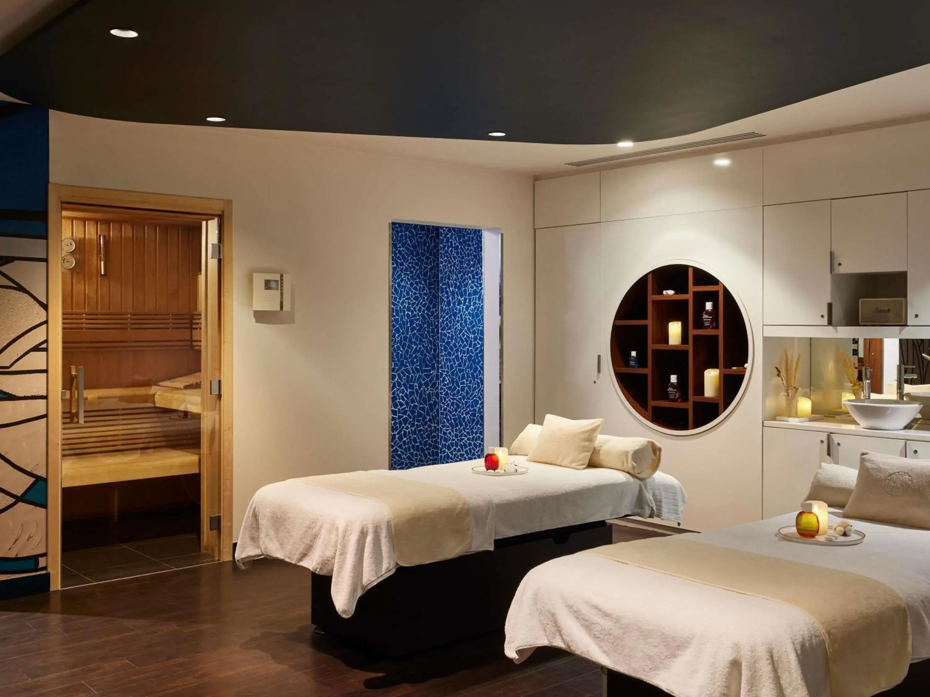Property building, Bed in Molitor Hotel & Spa Paris - MGallery Collection